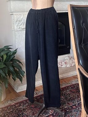 CP Shades Black Cotton Corduroy Tapered Pants. Elastic Waist.
EUC. Like New.